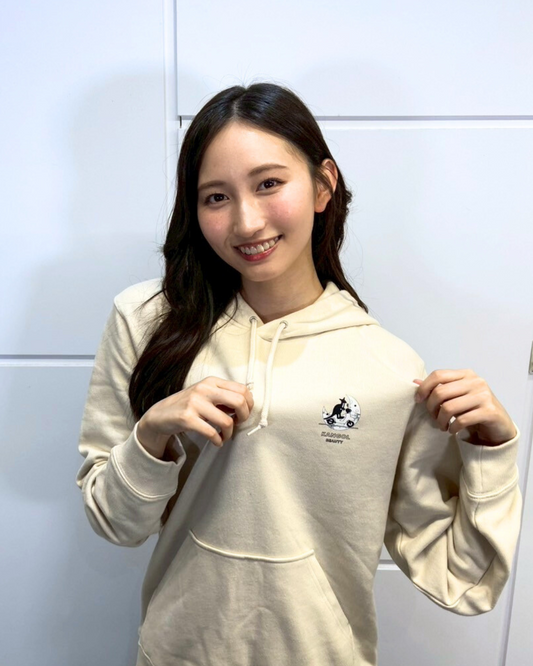 辻ニイナ × KB パーカー